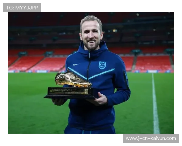 凯恩背身转身顺势分向边路，热刺前场线路更加立体：全新进攻美学的崛起