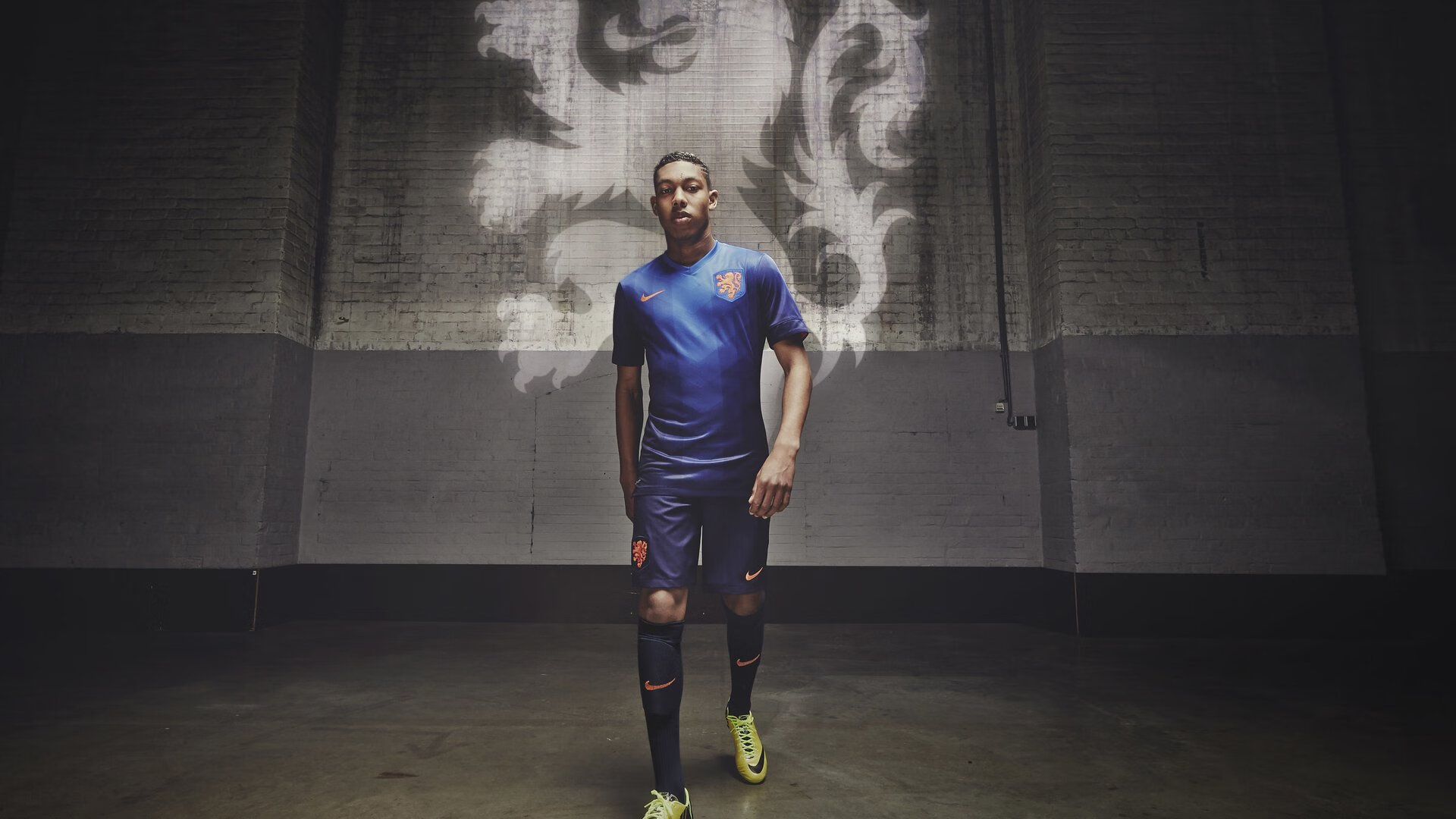 开云体育平台-中学生足球精英营通过实战提升技战术理解，市区全面建立校园足球精英训练营